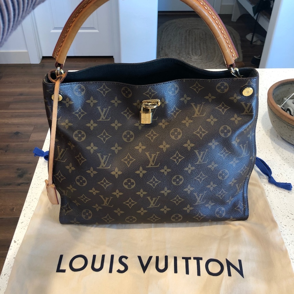 Louis Vuitton Gaia Handbag 2016